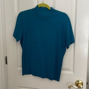 Short sleeve knit top